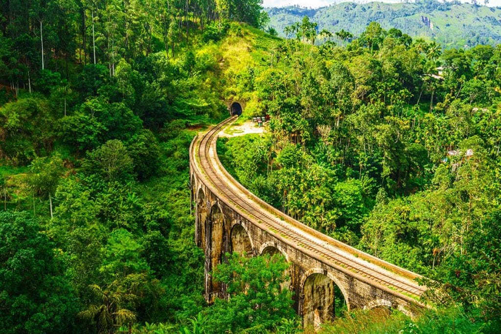 Nine Arches Bridge dans la vallée d'Ella au Sri Lanka