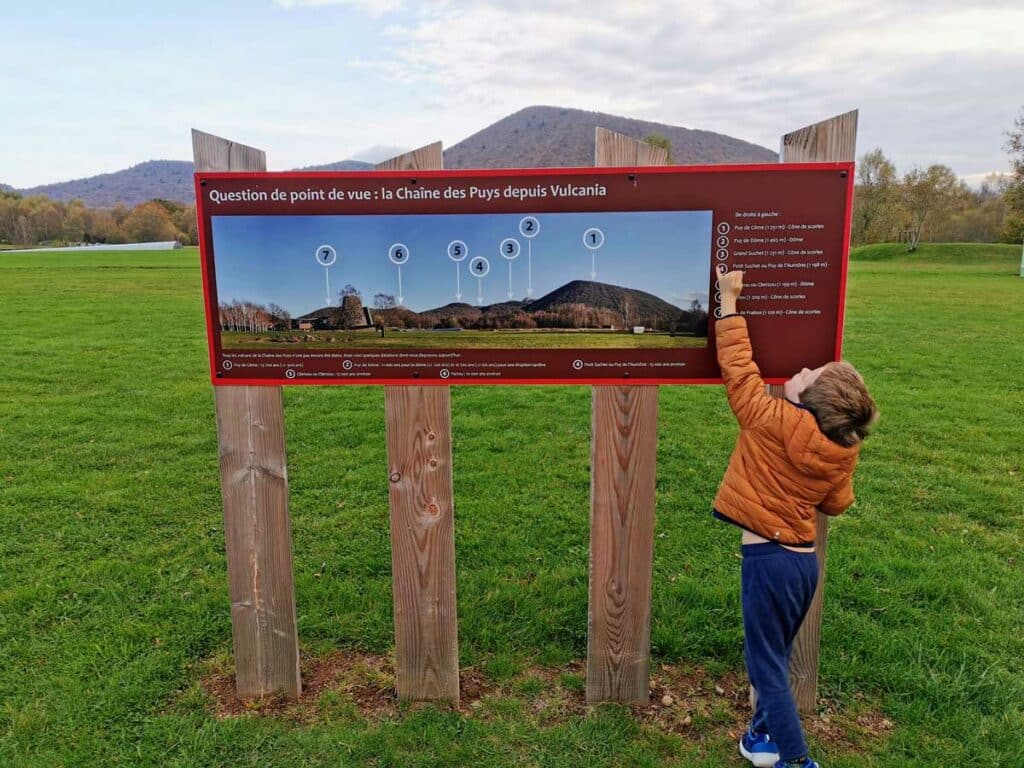 les volcans d'auvergne autour de Vulcania